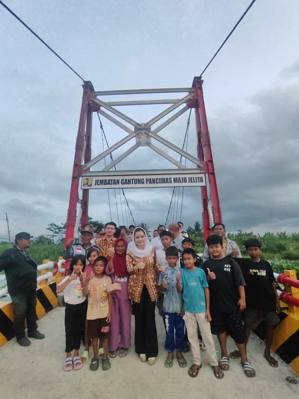 Beyond the Bridge: Cozy Comfort in Cilacap's Heart at Collection O 91666 Meyli Guesthouse